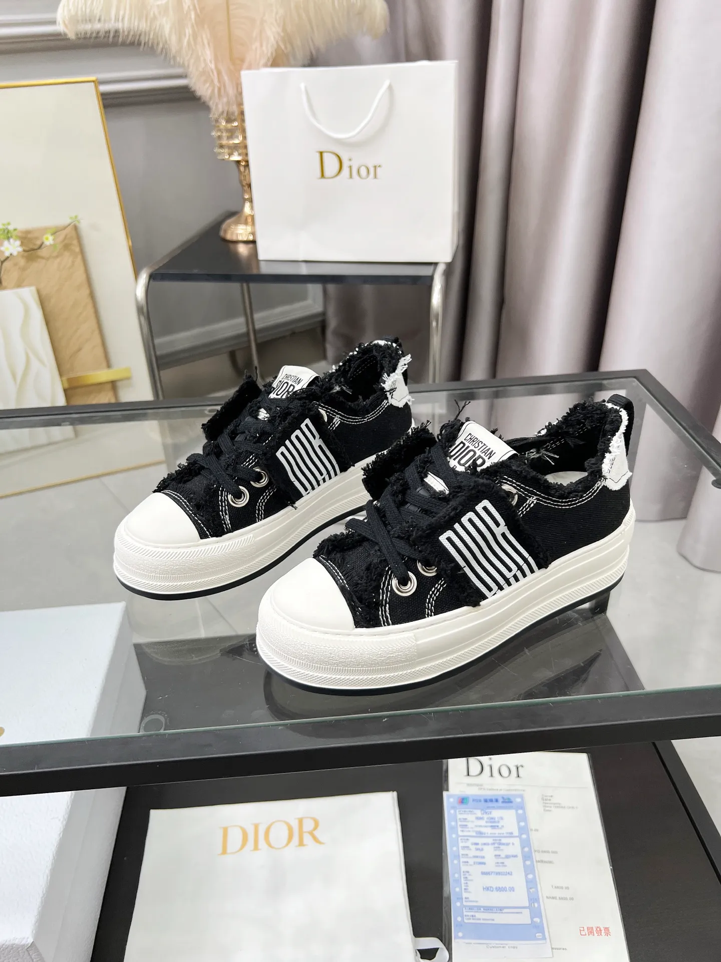 Men’s Men’s Shoes 💰480 Dior Dior 2025 Presbyopia Embroidery Thick-soled Canvas Shoes Casual Sneakers This Walk’n’Dior thick-soled sneaker is a fashionable item that enhances the style of the series. Oblique printed cotton embroidered upper with comfortable platform sole, tongue and Christian Dior Homme 💰aris signature laces. Can add fashionable temperament to any casual look Size: 35-45